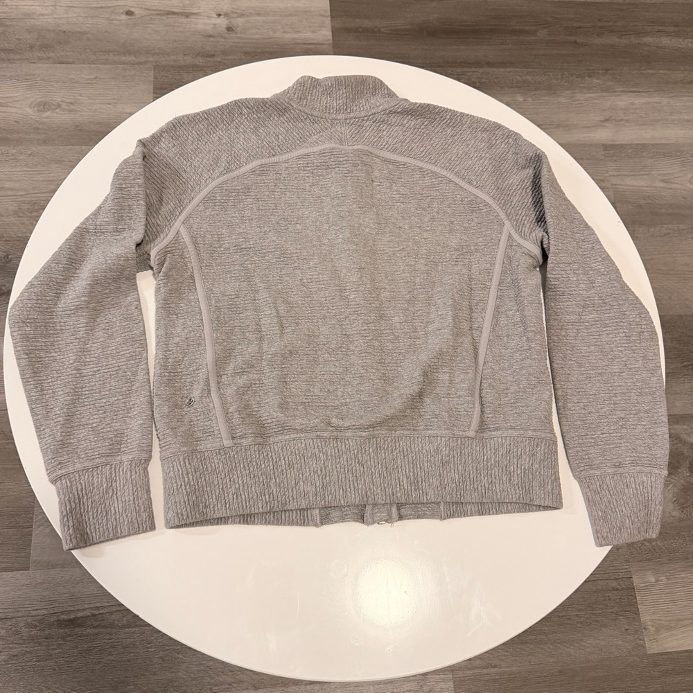 Lululemon Women’s Gray Zip Up Size 8 - Picture 2 of 9